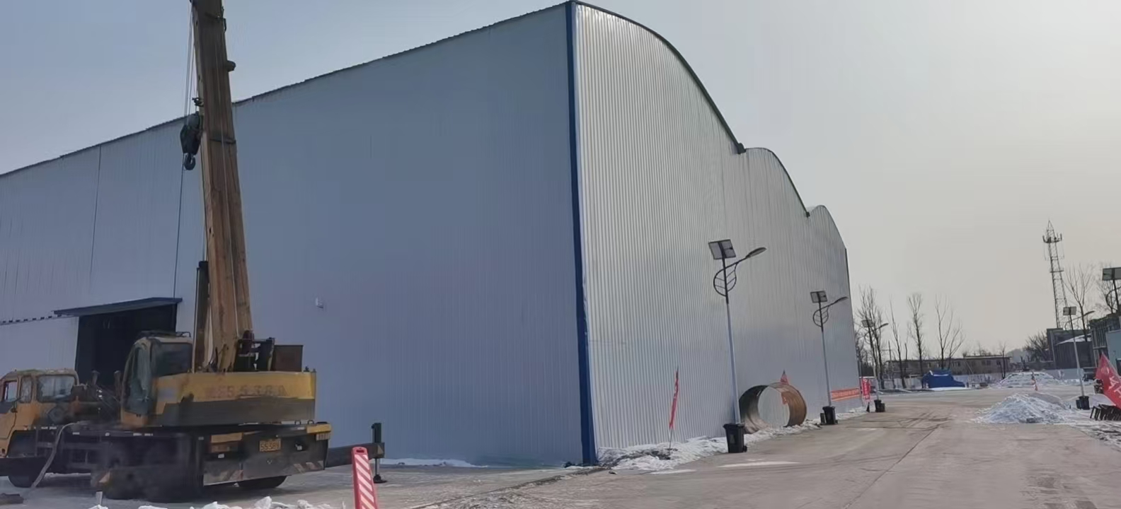 大兴安岭地钢结构厂房 